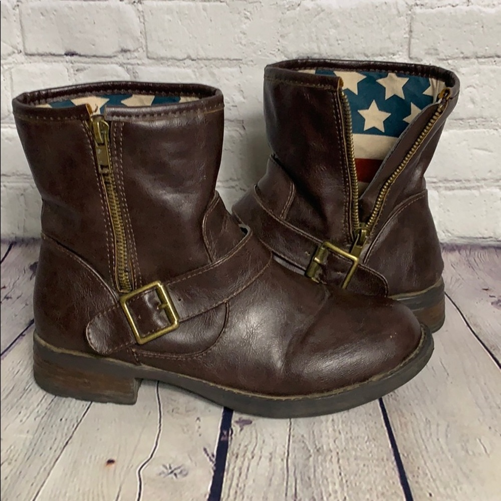 Leather zip up boots with buckle USA flag lining
